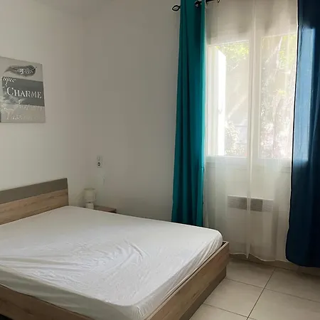 Jolie Maisonnette Avec Piscine *