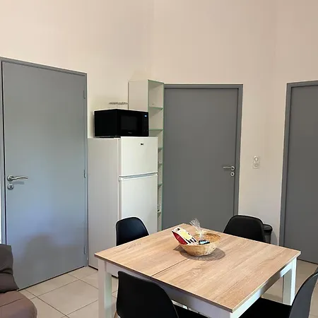 Jolie Maisonnette Avec Piscine Holiday home