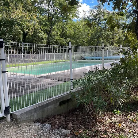 Holiday home Jolie Maisonnette Avec Piscine Valaurie
