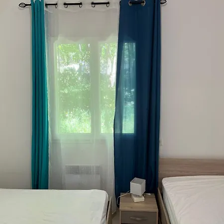 Jolie Maisonnette Avec Piscine Holiday home Valaurie