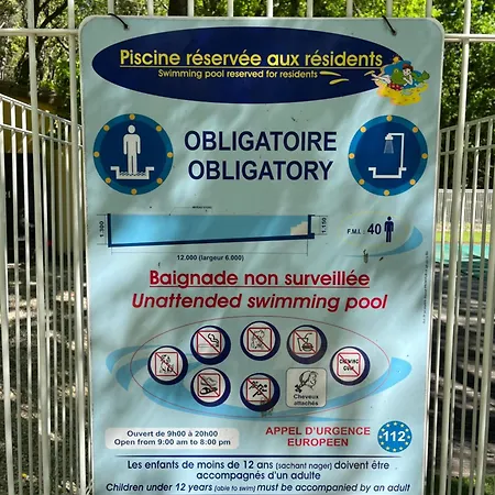 Jolie Maisonnette Avec Piscine Valaurie